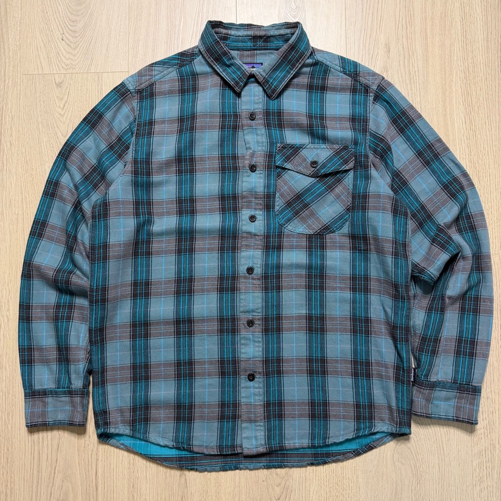 Patagonia Blue and Gray Plaid Fjord Flannel. Medium.